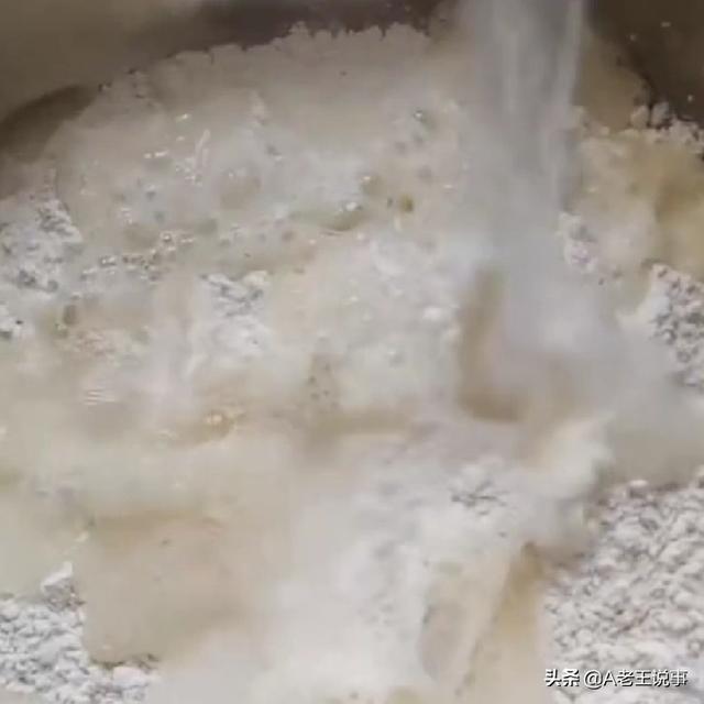 油炸糖糕的做法视频-烫面糖糕制作流程蜂蜜（油炸糖糕的做法视频-烫面糖糕制作流程）