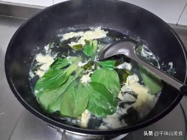 西红柿鸡蛋紫菜蛋花汤的做法（西红柿紫菜蛋花汤的做法步骤窍门）