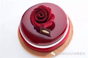 皇冠蛋糕图片生日蛋糕图片大全（天使蛋糕图片生日蛋糕）