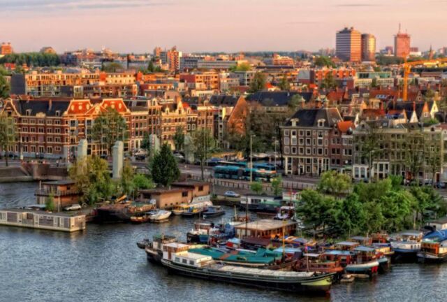 空有首都头衔，阿姆斯特丹只是荷兰名义上的首都，真正的首都是它