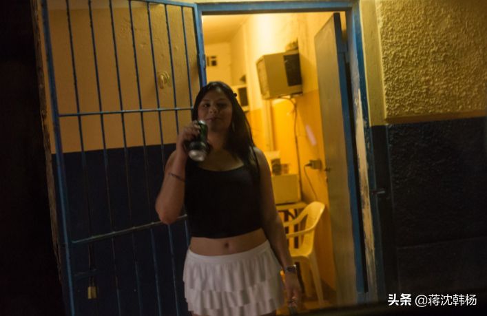 阿鲁巴岛妓女竞争激烈，每3个月补充新人，服务费降到了15欧元