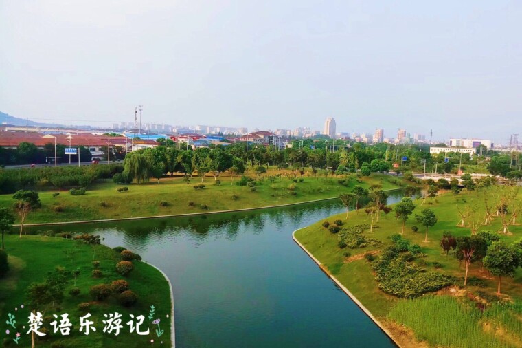 江苏无锡东站也有风景，人工湖和湿地公园各领风骚，很多人不知道