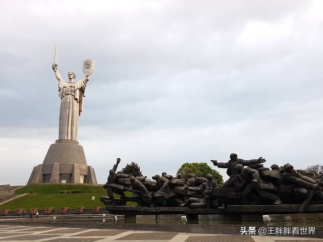 中国拥有世界十大神像中的三座，自由女神像居然是其中最矮的那座