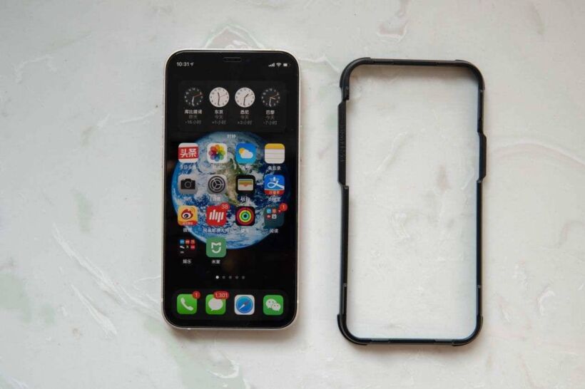 为手机屏幕保驾护航，倍思iPhone12系列超瓷晶钢化膜