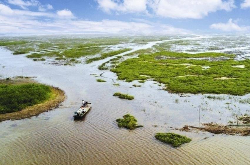 湖南湖北的“湖”，它指的是这个湖泊，大部分面积在湖南境内