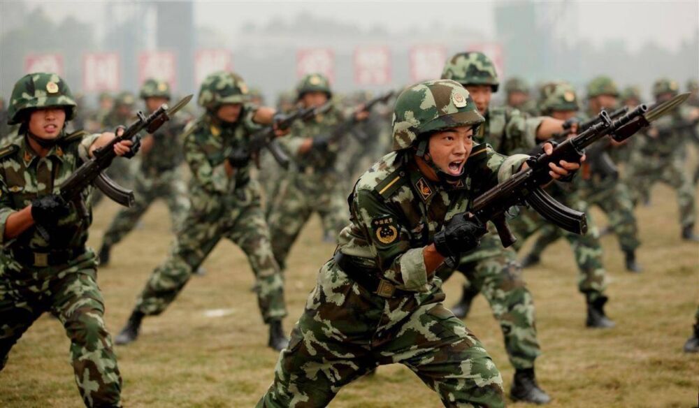 中国军队一个师有多少人？和外军相比，编制上有何不同？