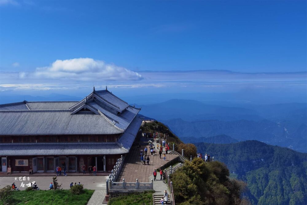 四川最宜居的养老胜地是乐山，成都人都会时常排着队去吃喝游玩