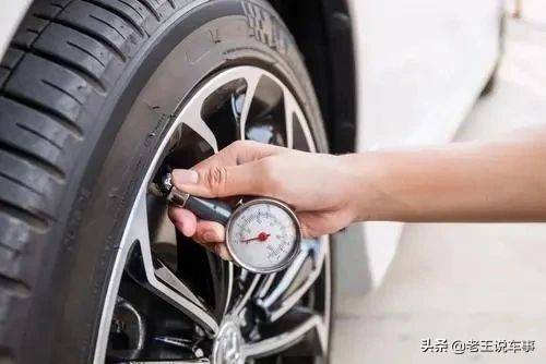 汽车轮胎胎压调到多少最合适？2.5安全吗？老司机：别傻了