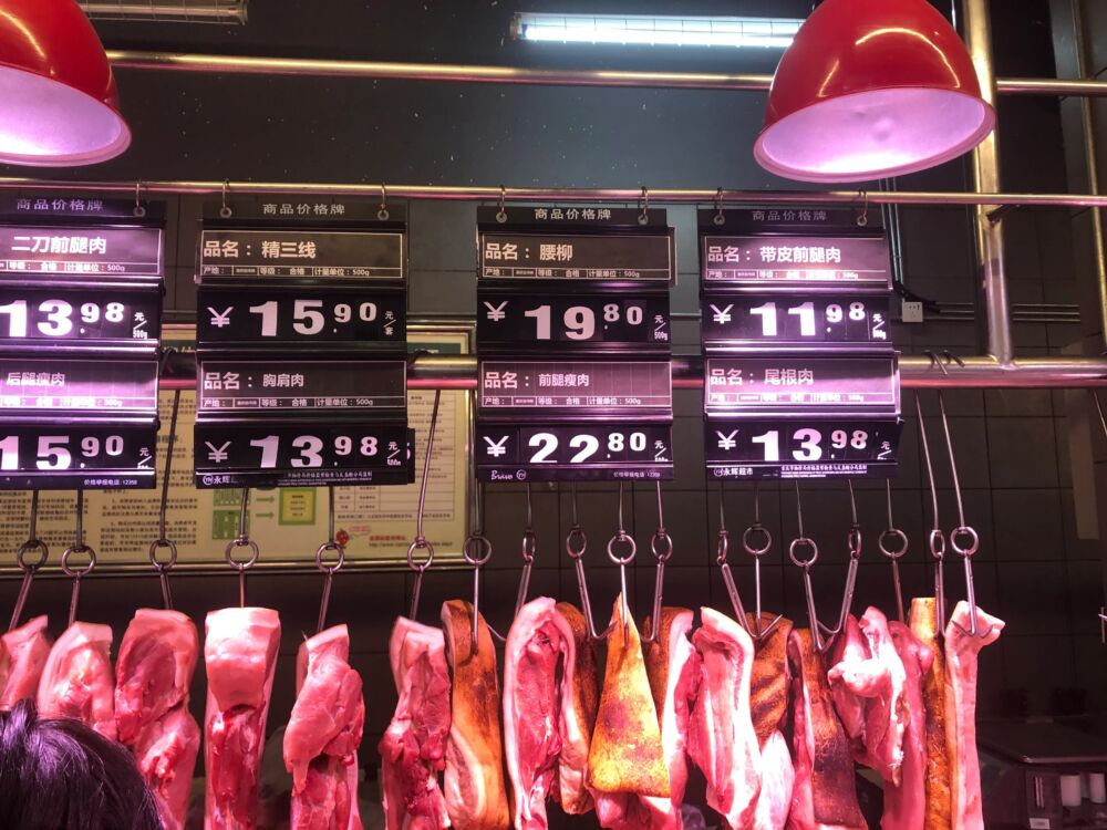 12月2日，猪价迎来新变化，南北猪价齐“飞扬”，行情上涨咋回事