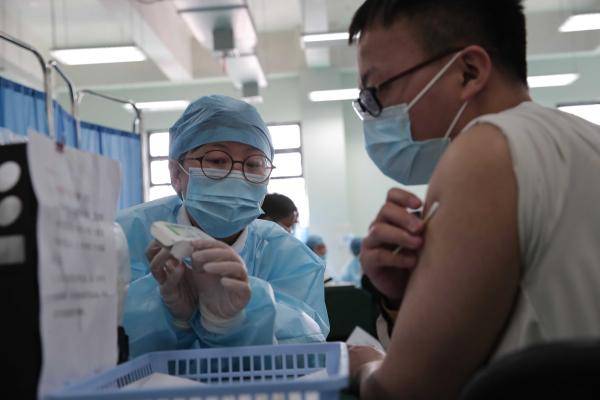 一小时接种1200人，上海同济大学周末迎来接种高峰