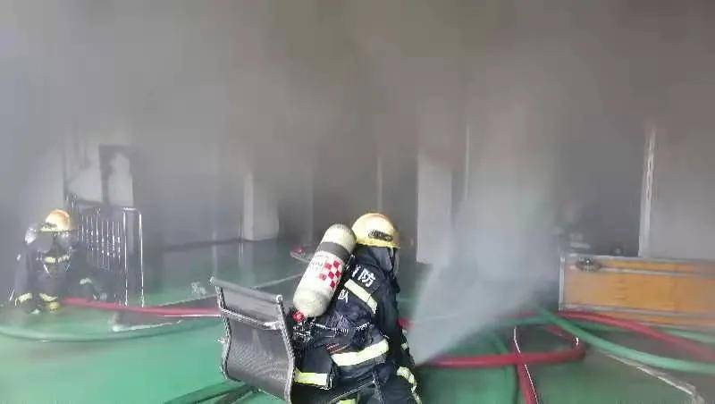 潮州市潮安区一综合厂房发生火灾 无人员伤亡