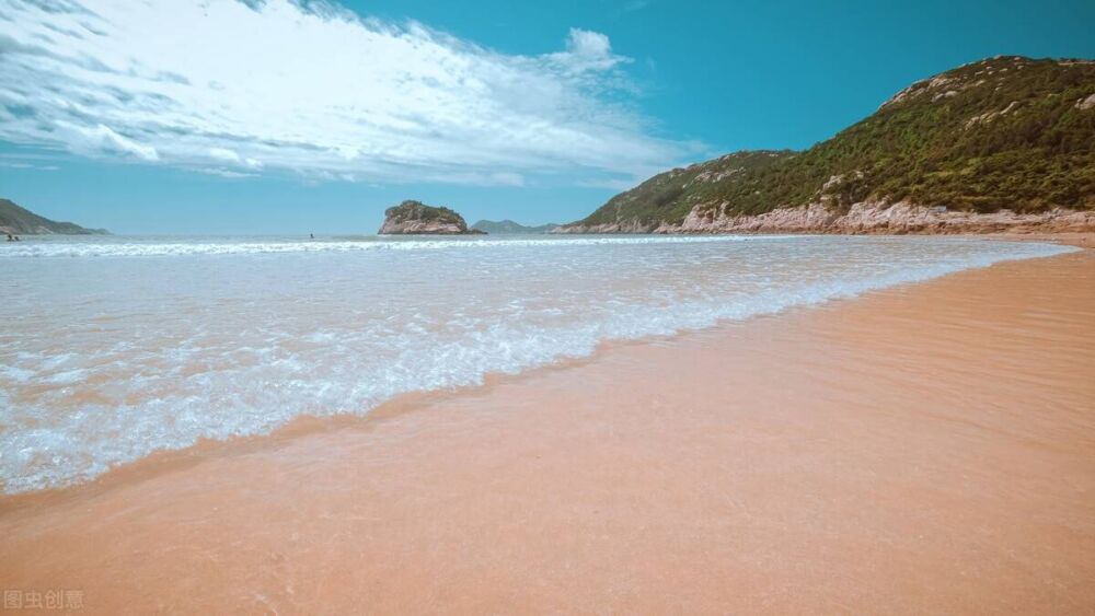 贝壳铺成的一片海滩，世界罕见，来这里遇见最美的夏天