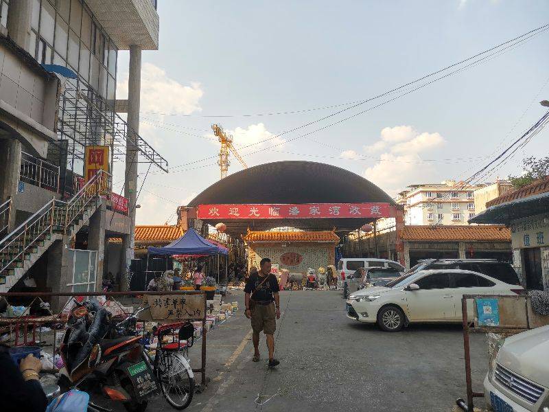 云南昆明潘家湾古玩市场，历史的影子