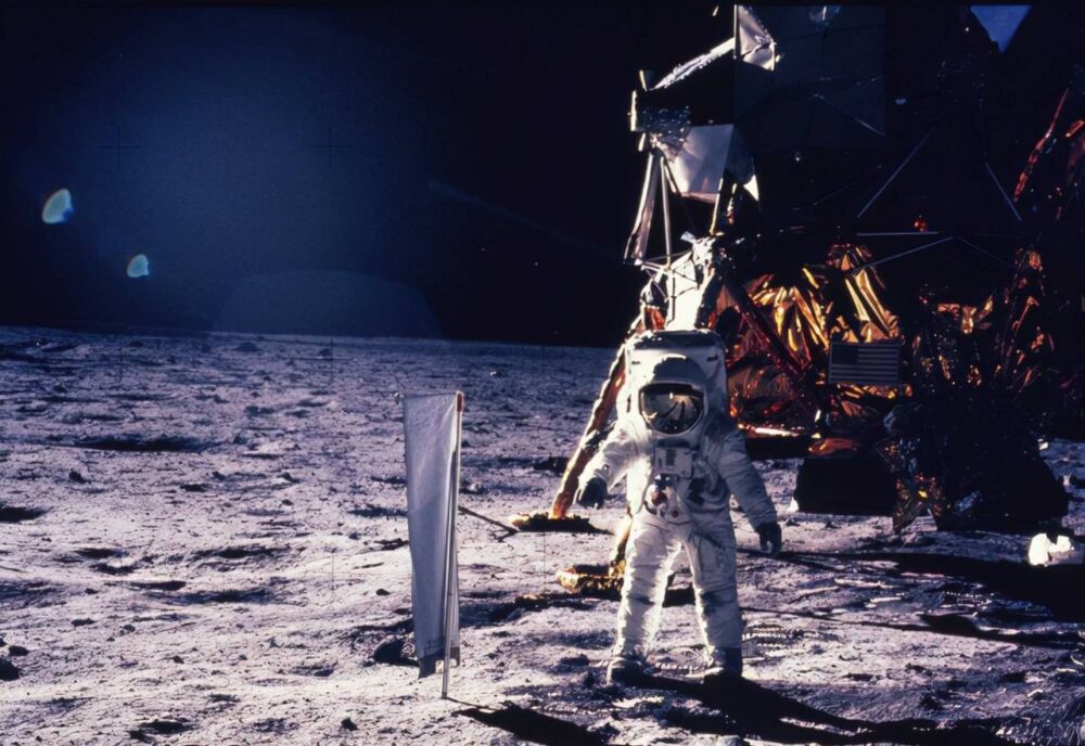 登月是骗局？月球上没有火箭和发射塔，美国人是怎么返回地球的？