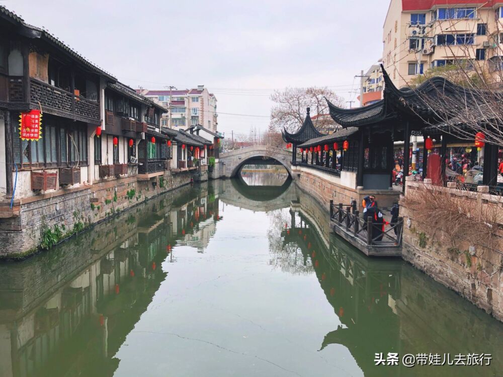 上海四大历史名镇之一，有“赛苏城”之美誉，最出名的却是小笼包