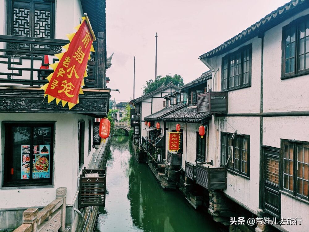 上海四大历史名镇之一，有“赛苏城”之美誉，最出名的却是小笼包