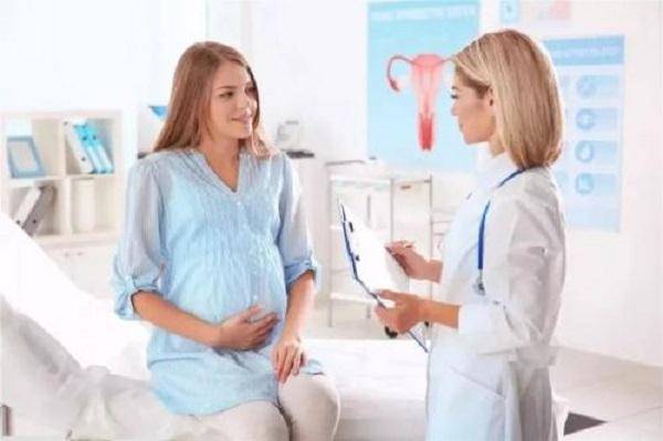 孕晚期，当胎动在这个部位时，就是胎儿入盆了，一般24小时内发动