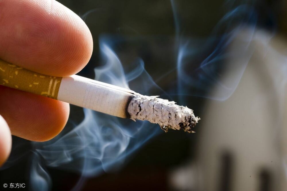 普通烟与电子烟材料不同，电子烟危害较小，戒除更健康