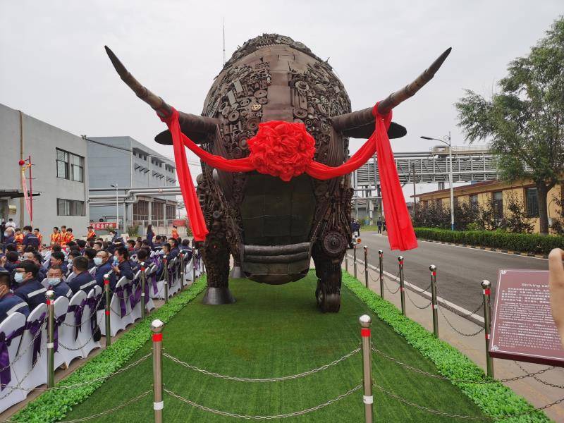 唐山德龙成功举行“最大的‘牛’形钢铁雕塑”世界纪录认证仪式