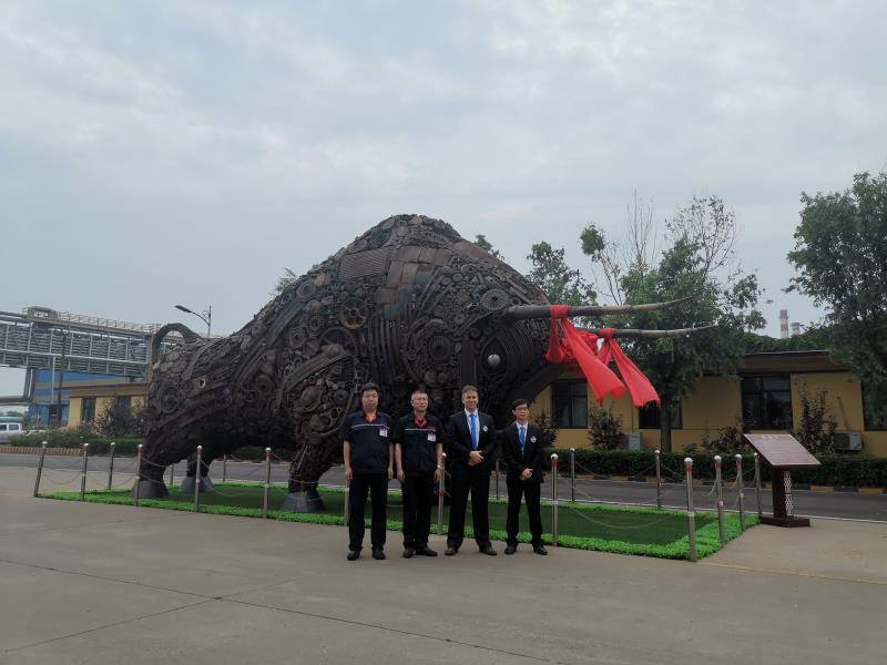 唐山德龙成功举行“最大的‘牛’形钢铁雕塑”世界纪录认证仪式