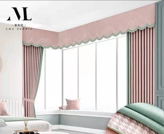 窗帘如何选，哪种窗帘面料更柔顺更环保，更适合家里的整体搭配？