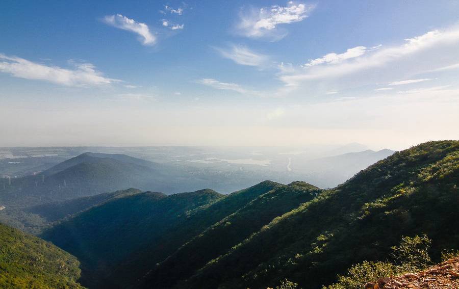 春日踏青，4.13穿越湖州弁山，赏青山秀水，看满山杜鹃花