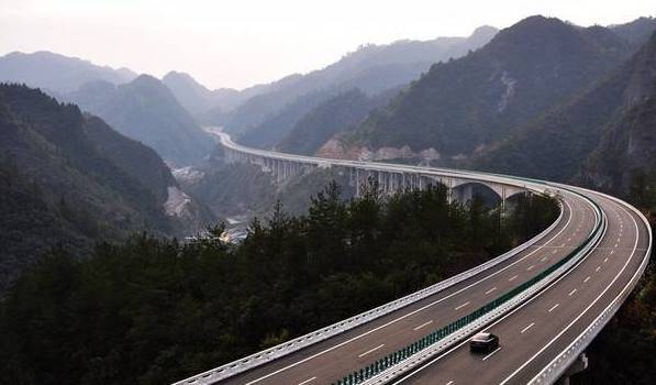 重庆这个人口不足20万人的县城，将迎来高铁和高速，宣布正式崛起