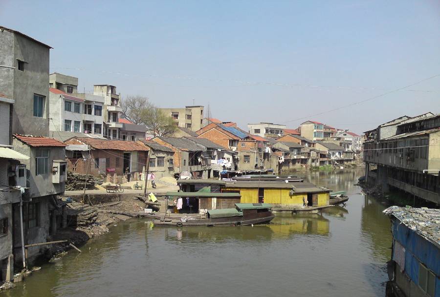 湖北荆州监利县数一数二的大镇，因河而得名，是全国千强镇