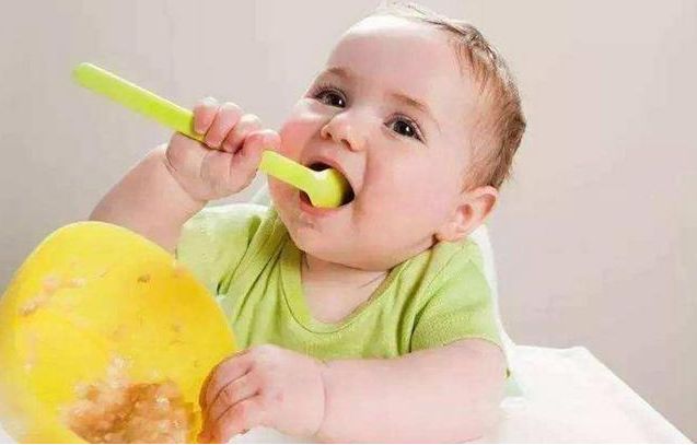 宝宝喝配方奶粉的时间应该固定，还是饿了就喂？看完文章你就懂了