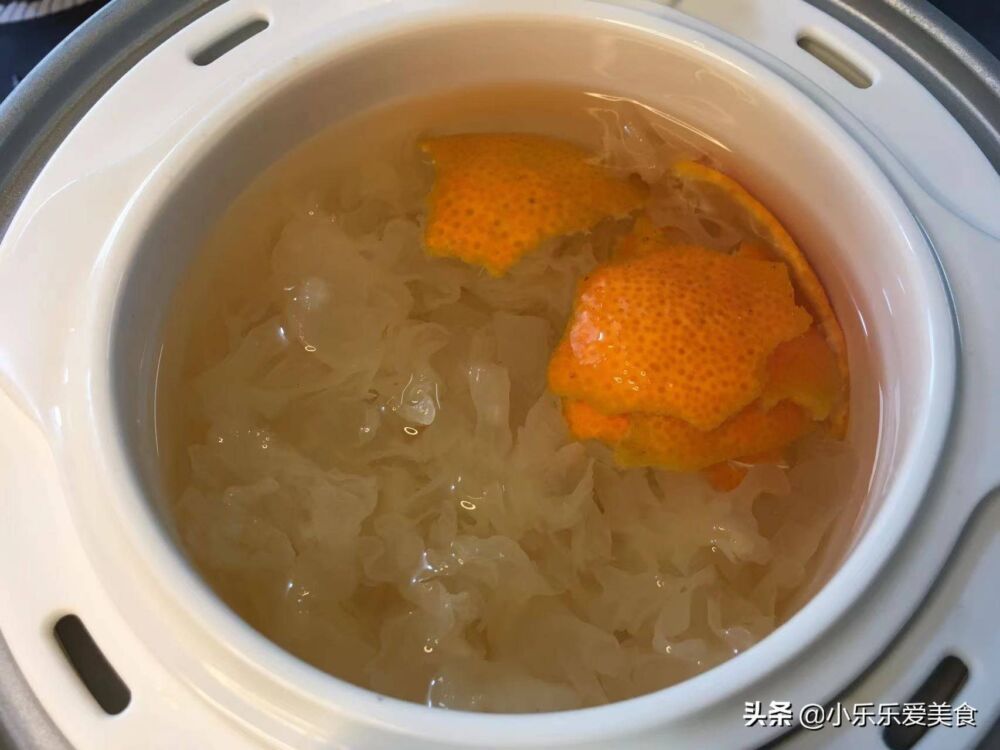 冬天，银耳和橘子煮一锅，作用太厉害了，解决了很多人的烦恼