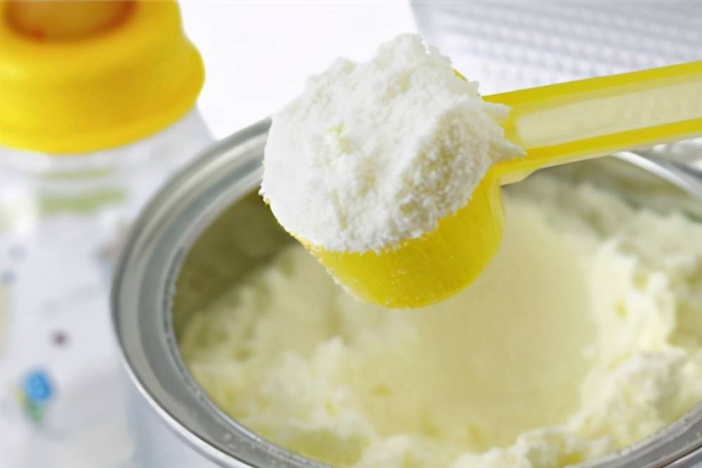 3个行为会让奶粉加速“变质”，家长别再这样做，保存奶粉有妙招