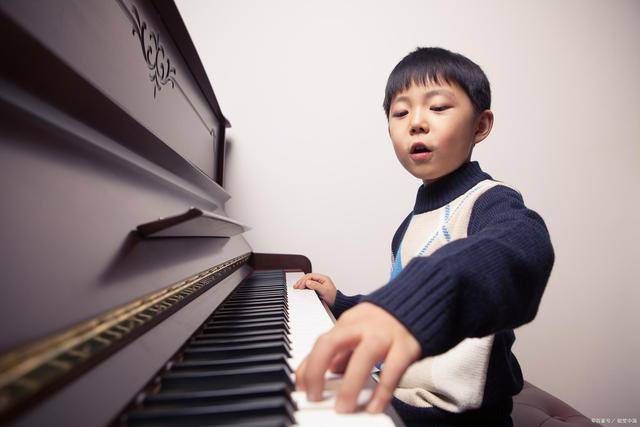 专家解读：3周岁和6周岁学钢琴有什么区别？是该早一点还是晚一点