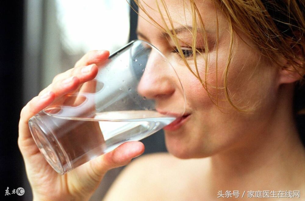 一个人不喝水能活多久？渴死会经历这4个阶段，实在太可怕