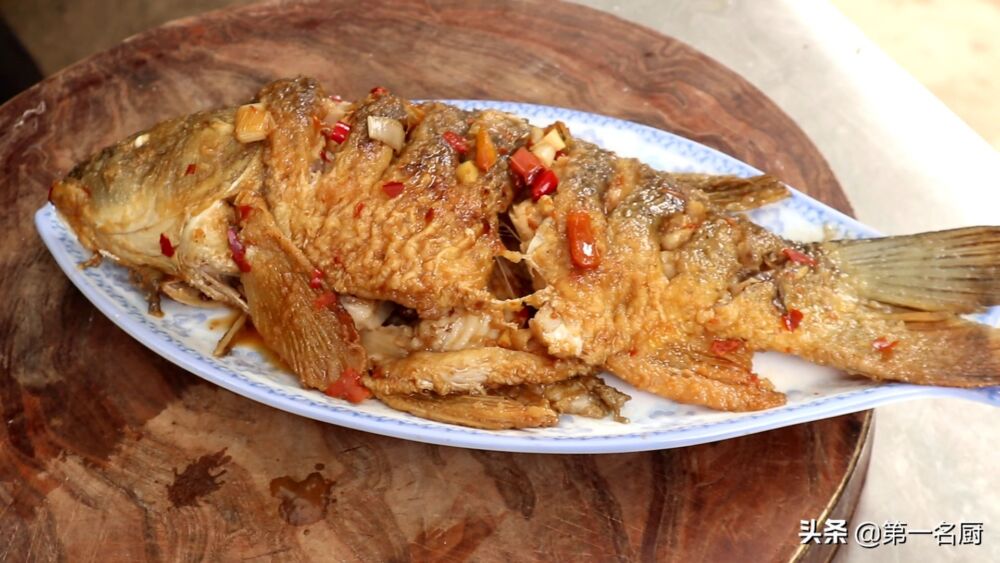 红烧鱼怎样做才好吃？只需记住这3点，鱼肉鲜嫩入味，百吃不腻