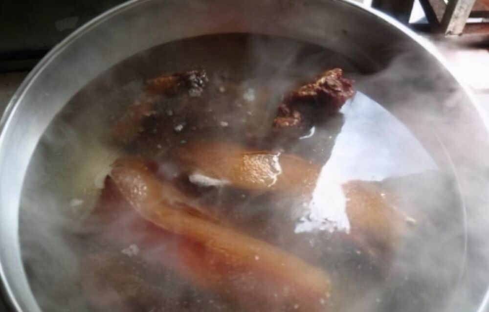 腊肉不能直接炒，先做这3步，出锅又香又嫩，不咸不油腻，真好吃