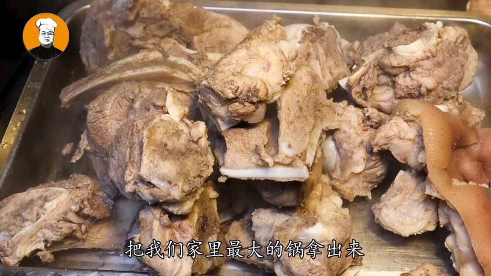 炖骨头汤教你独家做法，汤鲜肉烂无腥味，营养又好喝