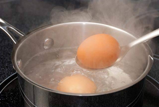 鸡蛋煮熟后，放几天才会坏掉？营养师：不管几天，都不要吃溏心蛋