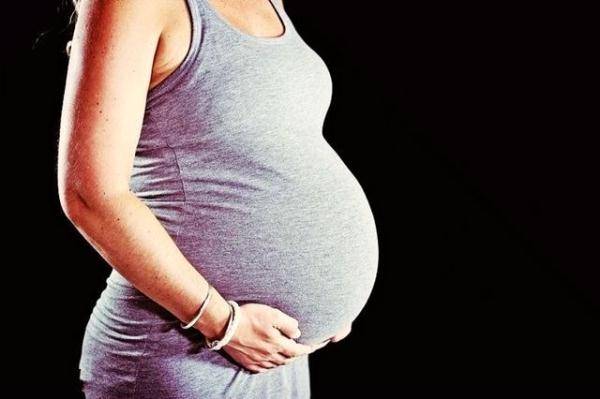 验孕棒显示两道红杠，除了怀孕，女性还要警惕几种情况