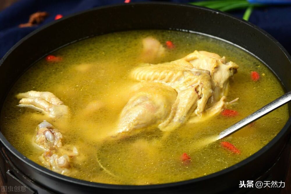 鸡汤要炖多久，肉和汤哪个更营养，冰冻鸡和新鲜鸡哪个炖汤更鲜美