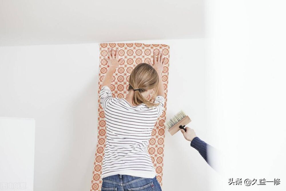 老房子的旧墙面可以直接贴壁纸吗，怎么贴壁纸又快又好