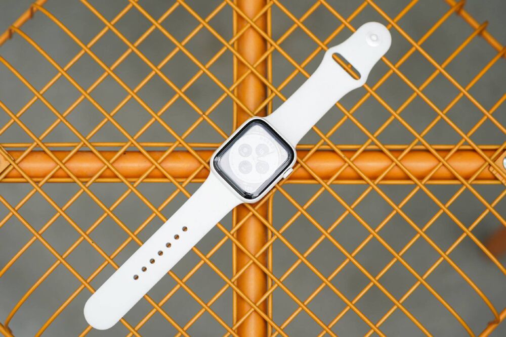 我给 Apple Watch 配了三条原厂表带
