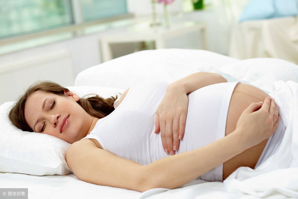 怀孕五个月就喜欢平躺着睡，会影响胎宝宝吗？孕期睡姿你了解多少