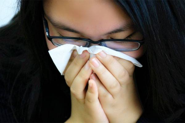为什么流鼻涕颜色不一样？感冒后，清鼻涕变黄鼻涕是病情加重吗？