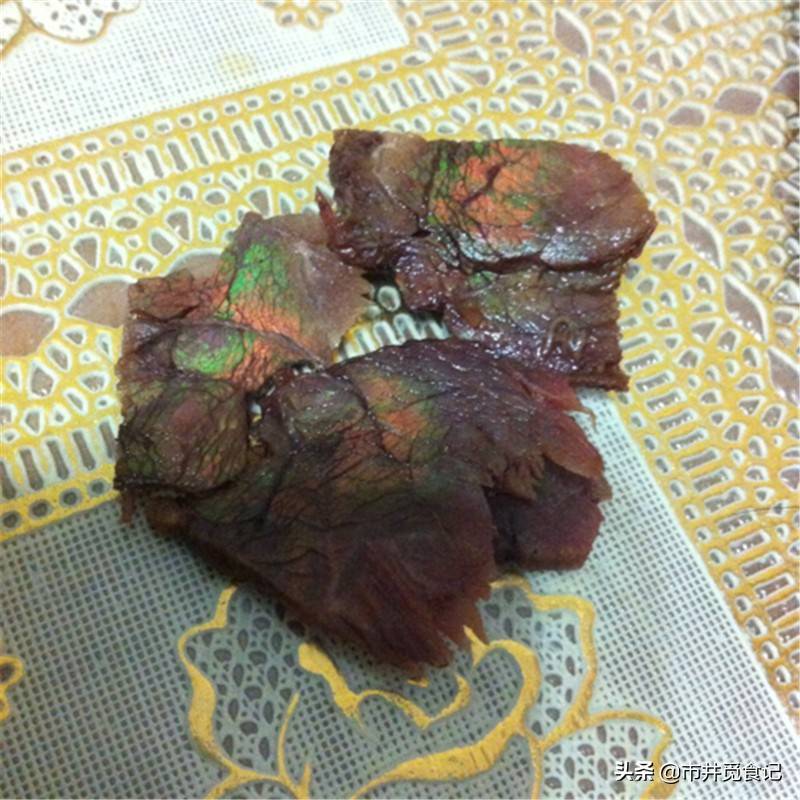 吃酱牛肉，切开后发现“冒绿光”，到底是好牛肉还是坏牛肉？