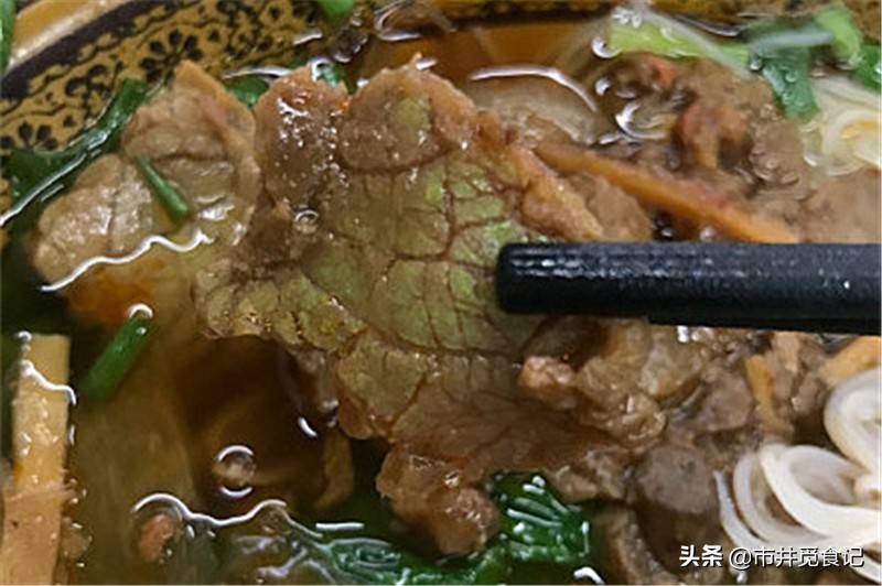 吃酱牛肉，切开后发现“冒绿光”，到底是好牛肉还是坏牛肉？