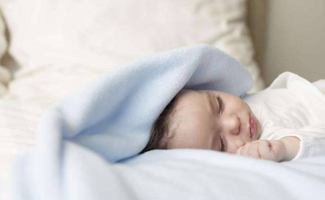 为什么婴儿明明很困，却又不肯睡觉？网友：人家有自己的想法
