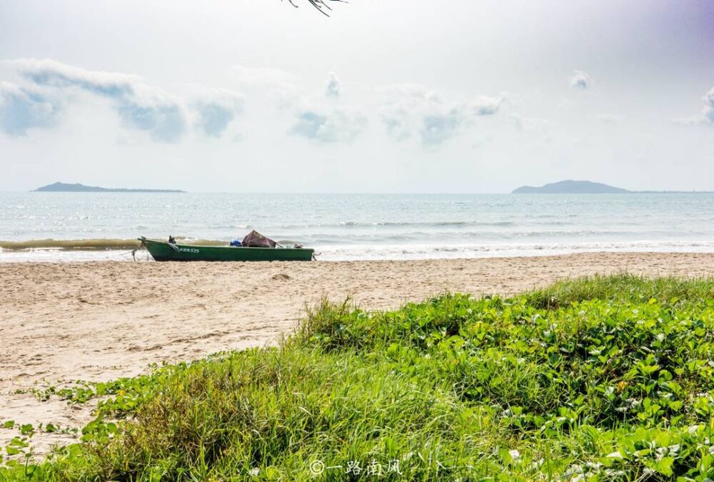 中国最长的椰树海滩，位于海南三亚，景色如画