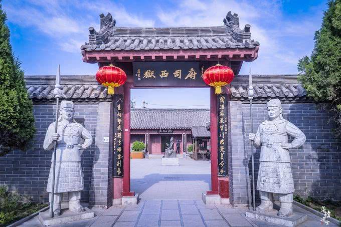 河南开封有一座北宋时期天下首府，规模宏大，现在成为了著名景点