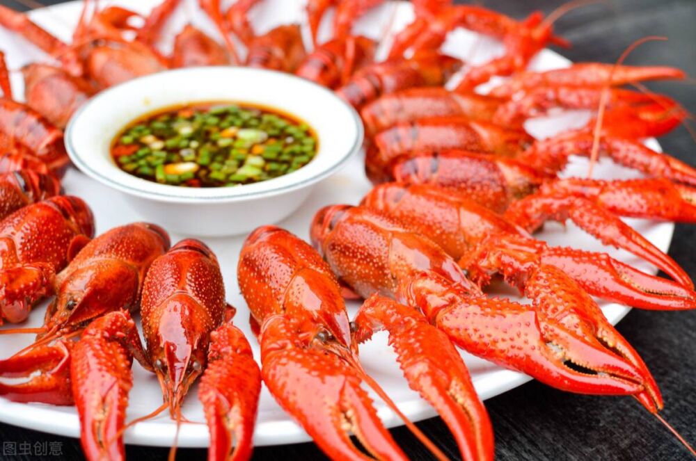小龙虾在抖音美食榜排第一，哪里的小龙虾最好吃？晒一晒你的吃法