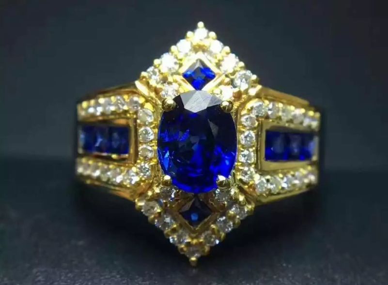 意外发现蓝宝石矿，当地人数猛增1500倍，有着“蓝宝石之都”美称